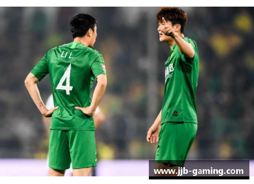 球员情感的共鸣:拥抱背后的团队凝聚力 球员情感的共鸣:拥抱背后的团队凝聚力